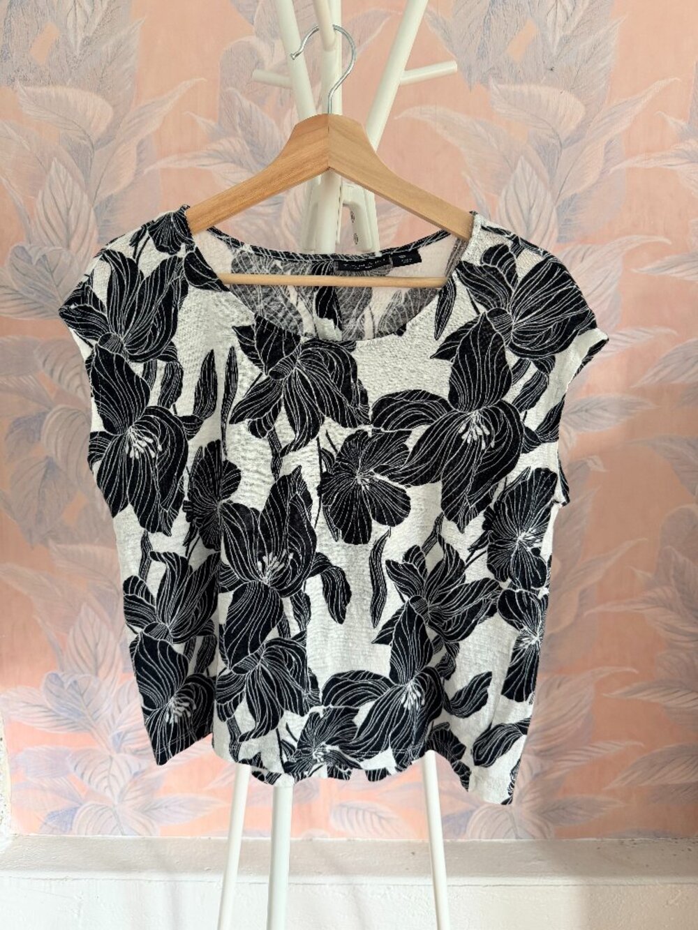 Tahari 100% Linen Black White Floral Print Top Button Front Sz L